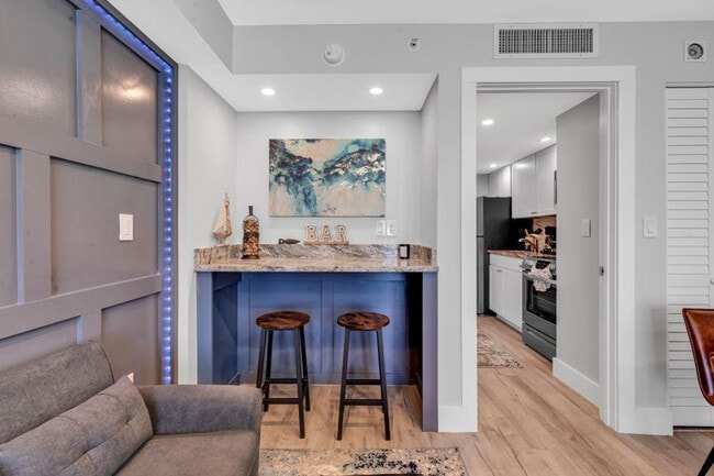 Building Photo - 2004 N Ocean Blvd Unit ID1268067P