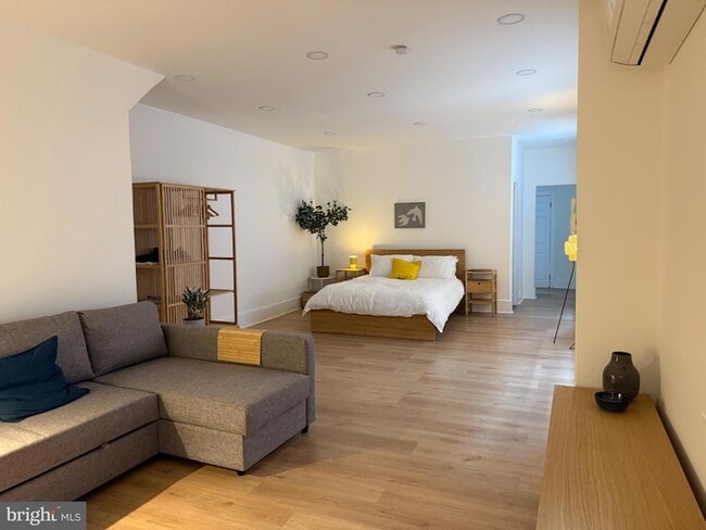 Photo - 114 S 58th St