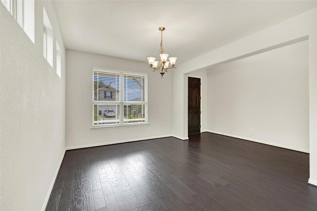 Photo - 908 Leadtree Loop