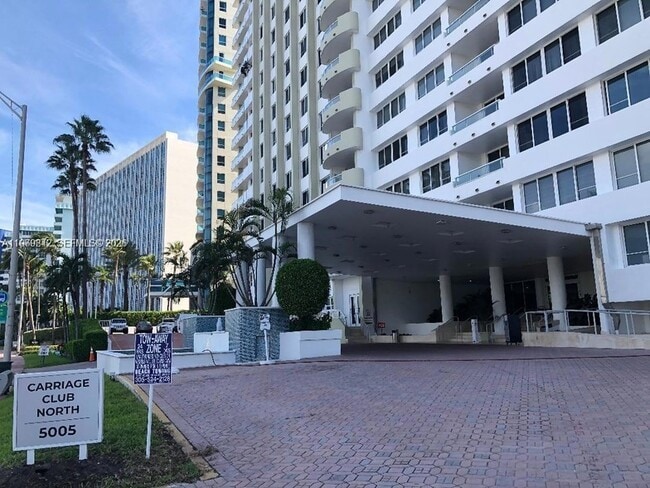 Building Photo - 5005 Collins Ave Unit 1404