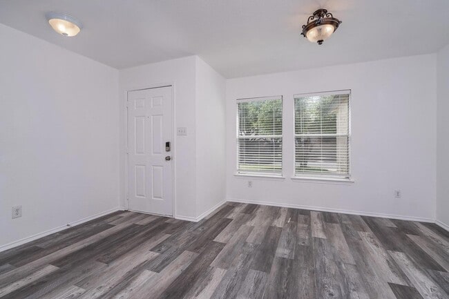 Photo - 1305 Water Spaniel Way