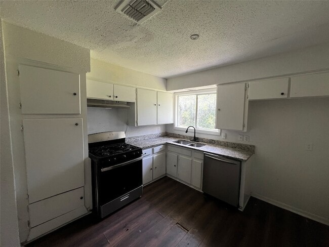 Photo - 9306 St Lo Rd
