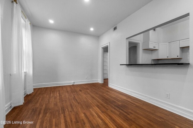 Photo - 409 W Gaulbert Ave