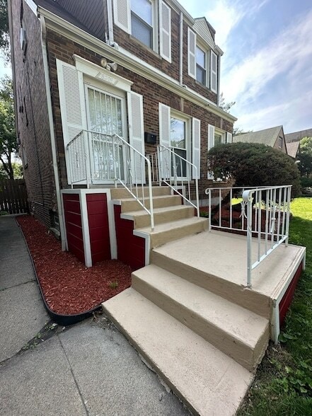 Photo - 8209 S Prairie Ave