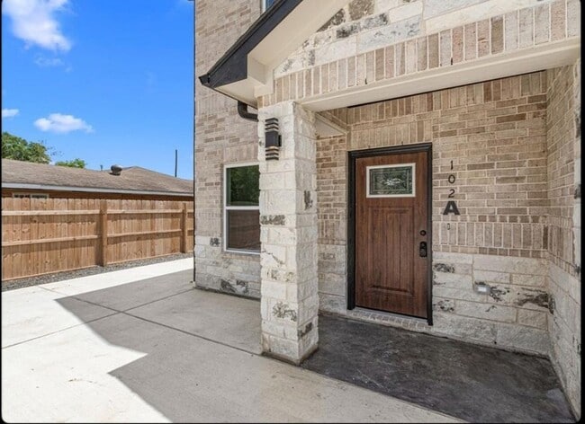 Photo - 102 Schade Ln Unit B