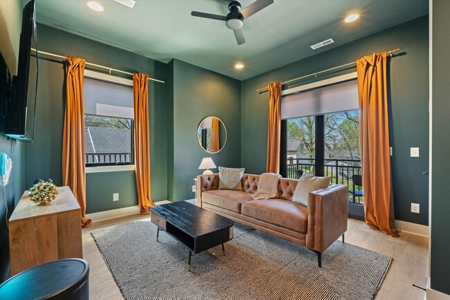 Building Photo - 722 Mcferrin Ave Unit ID1241260P