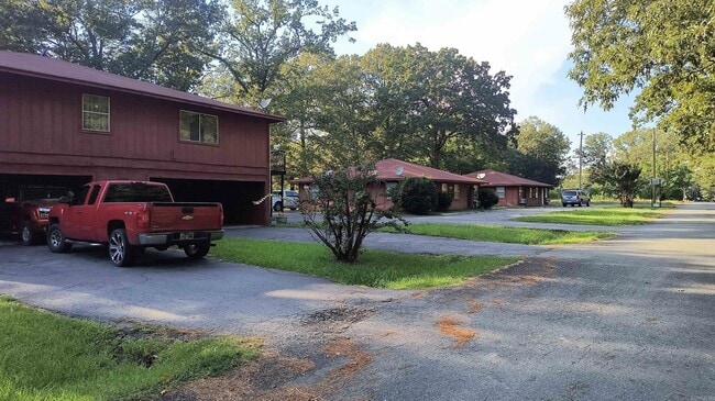Photo - 2100 Sidney St