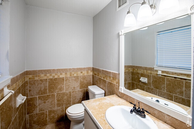 2BR, 2BA - 910 SF - Allure Apartments