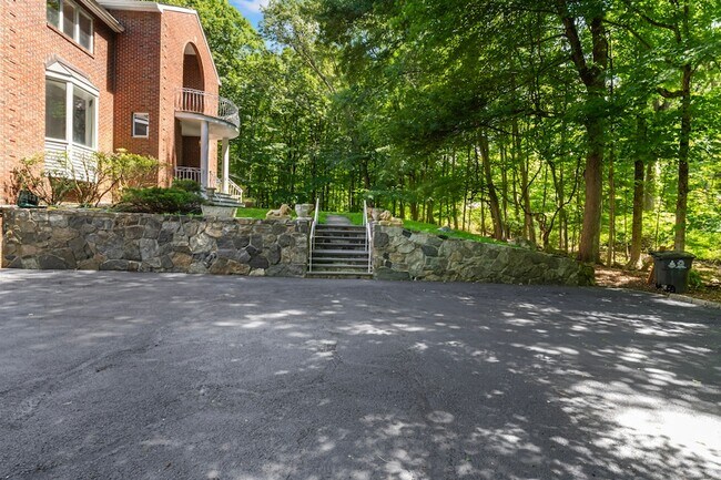 Photo - 501 Woodbine Rd