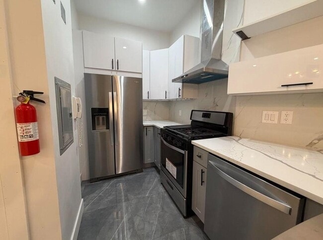 Photo - 202 48th St