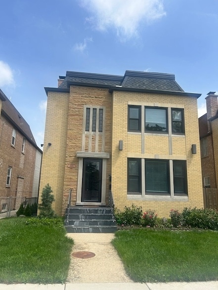 Building Photo - 6620 W Devon Ave Unit 1