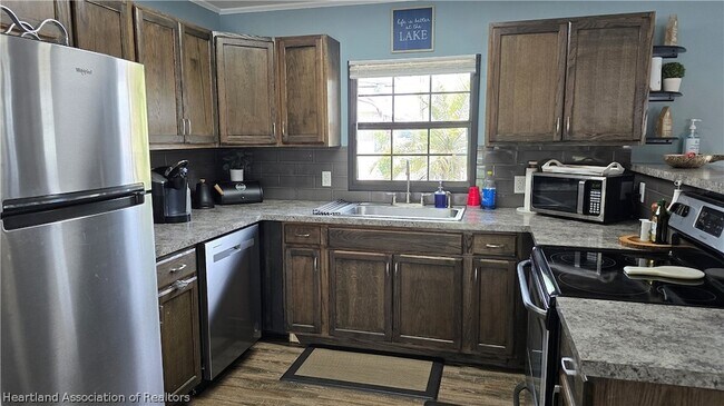 Photo - 639 Killarney Dr