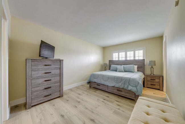 Photo - 1450 N Riverside Dr Unit SI FL2-ID1580603P