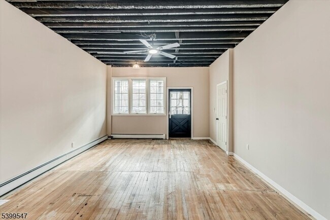 Photo - 239 Water St