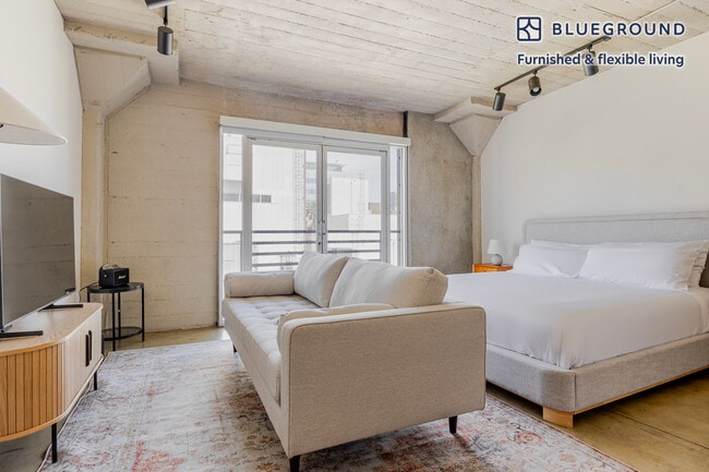 Building Photo - 1617 Cosmo St Unit FL3-ID1357