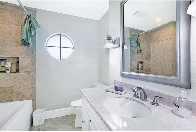 Photo - 1200 Joyce St