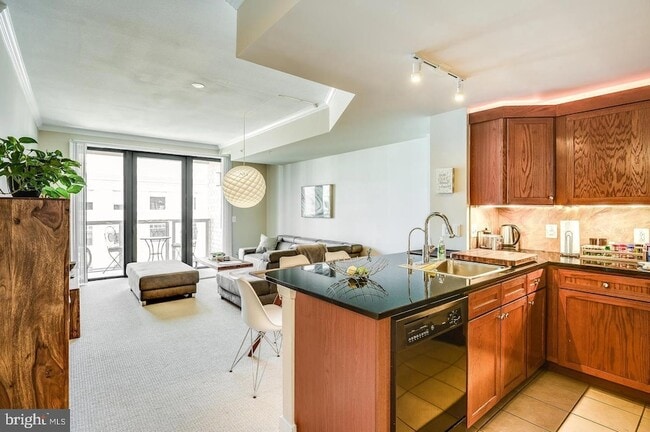 Building Photo - 616 E St NW Unit 1220