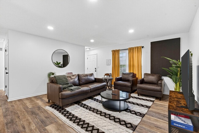 Building Photo - 2705 Freemantle Dr Unit SI ID1514929P
