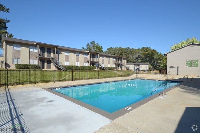 Pool - Bedford Park Apartments