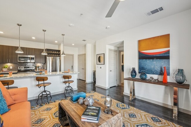 Building Photo - Alma Hub 121