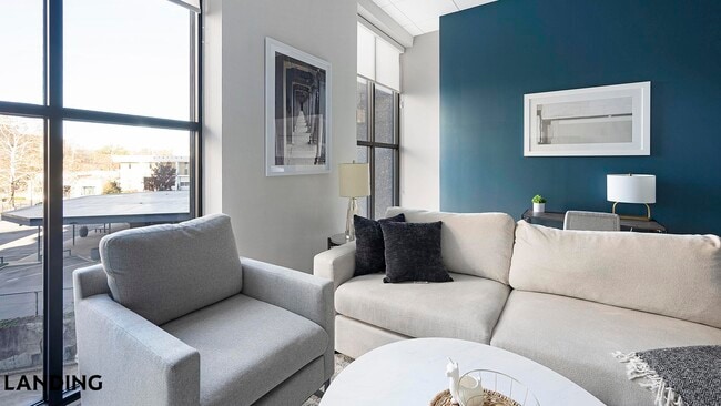 Building Photo - 600 19th St N Unit 203