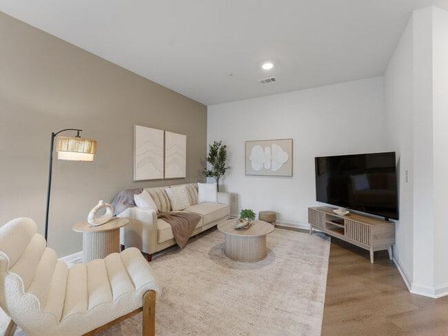 Building Photo - 637 Wildlight Ave Unit SI FL1-ID1564040P