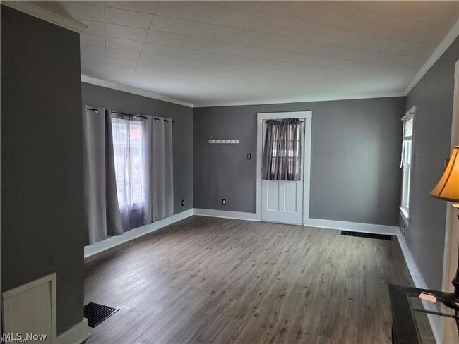 Photo - 208 W Main St