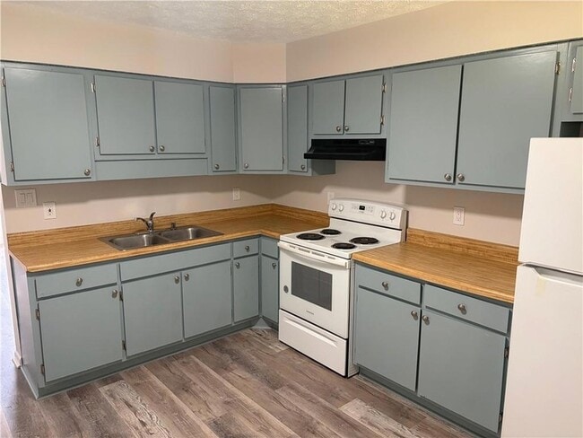 Photo - 4 Eastview Cir