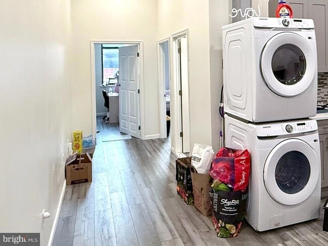 Photo - 910 Arch St Unit 2F