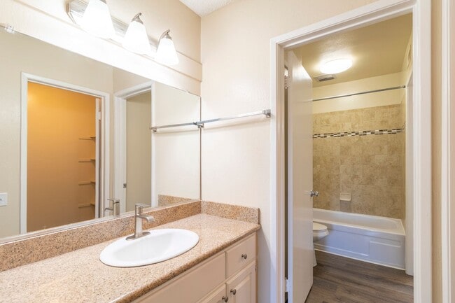 Photo - Riverside Gardens