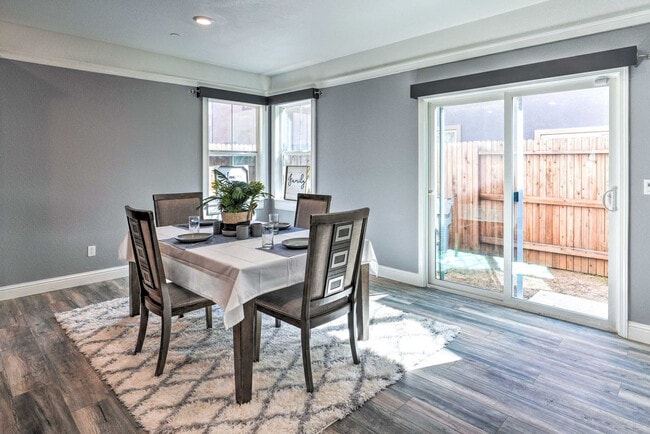 Photo - 761 Ashwick Loop Unit SI FL1-ID1545883P