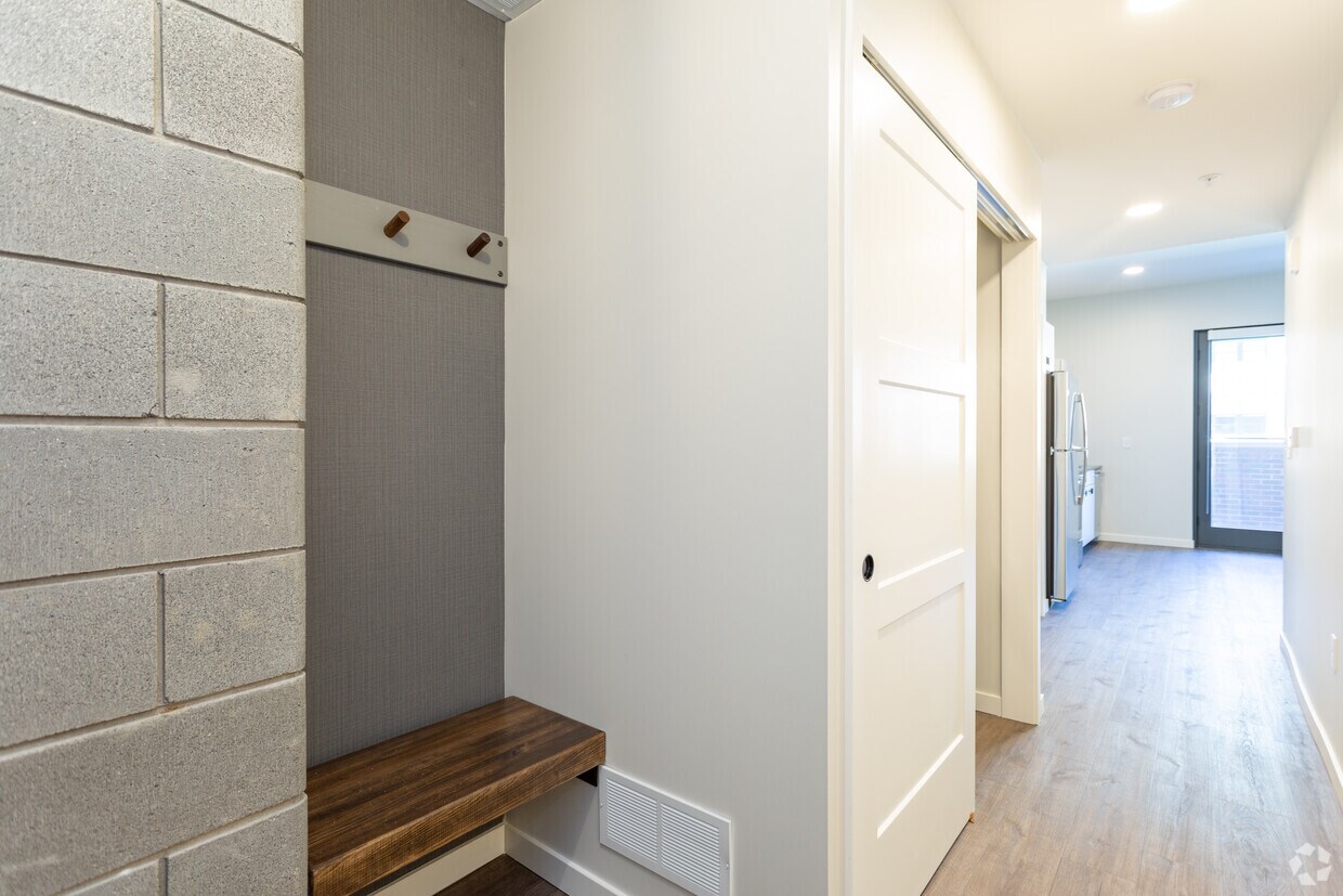 Floor Plan - J-122 One Bed| Piazza View|G|