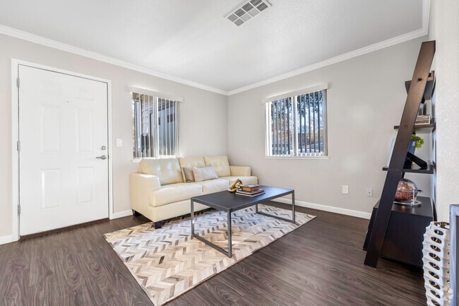View to front door and living room. - LAUREL GLEN