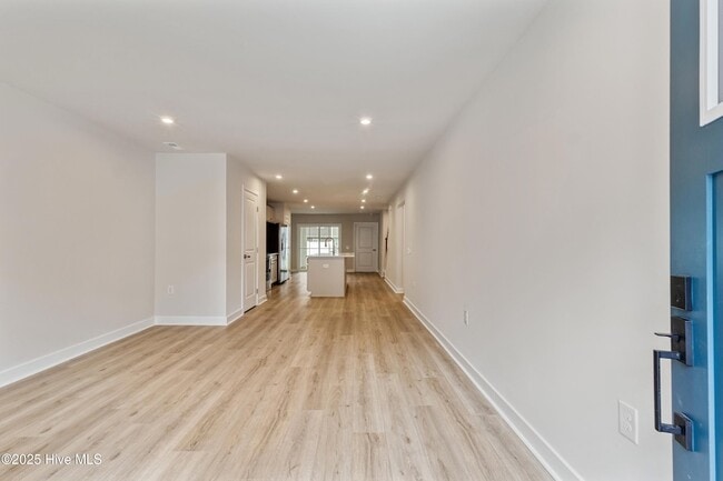 Photo - 2084 Parow Ln NW