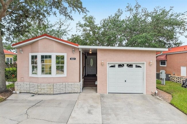 Building Photo - 6621 La Mesa Rd