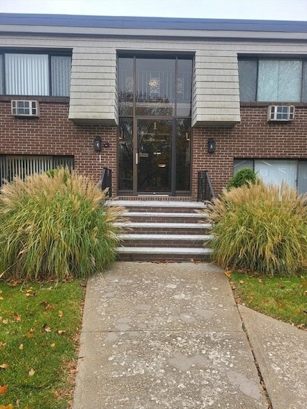 Photo - 1 Hallmark Gdns Unit 1