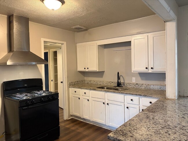 Photo - 5818 Glenhurst Dr