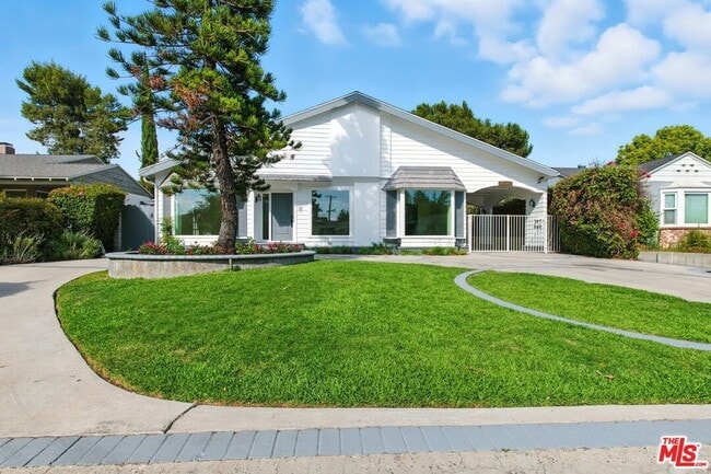 Building Photo - 4640 Laurelgrove Ave