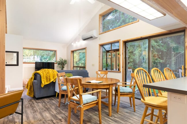 Photo - 901 Center St NE Unit SI ID1036027P