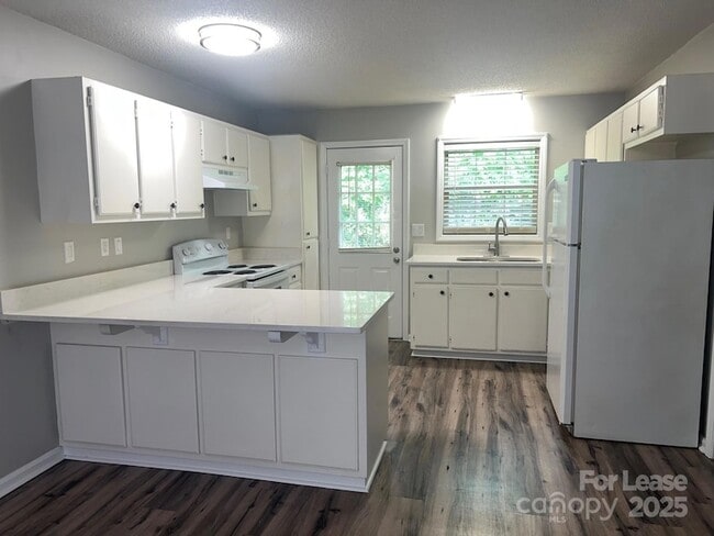 Photo - 374 Water St