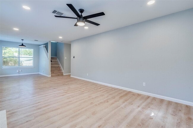 Photo - 13808 Lothian Dr