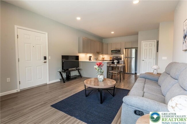 Photo - 948 N Front St