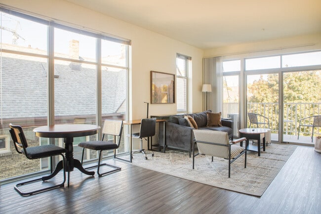 Building Photo - 1623 N Jackson St Unit ID1379028P