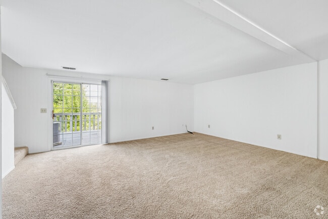 3BR, 2BA - 2,000SF - Living Room - Stoneridge Apartments