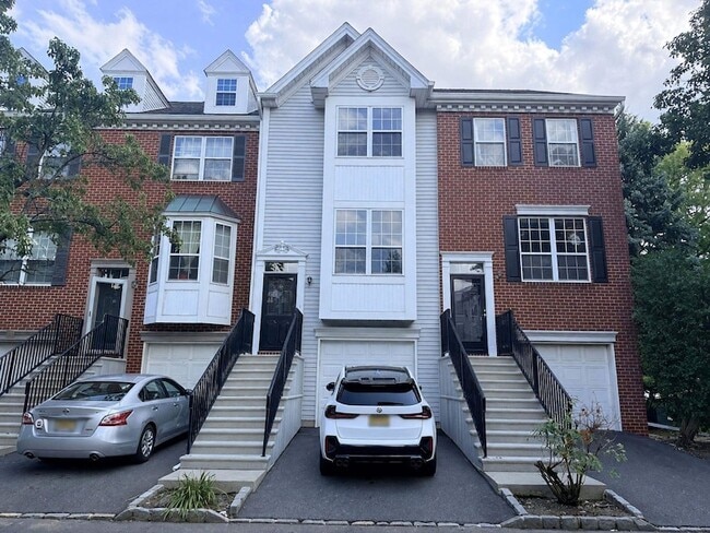 Building Photo - 31 Locust St
