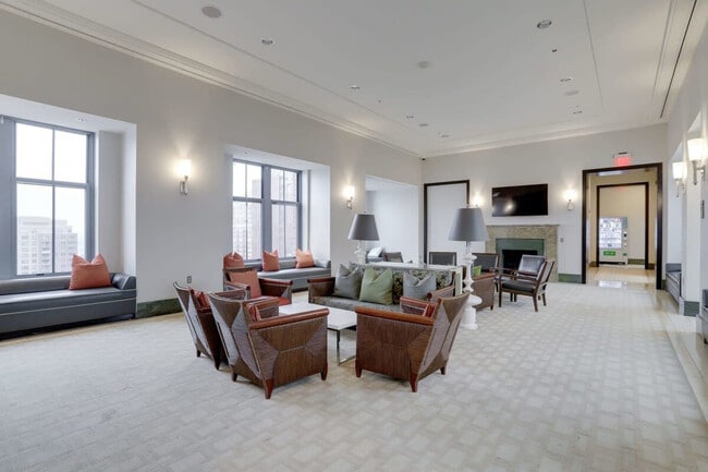 Building Photo - 550 14th St S Unit FL11-ID1022425P