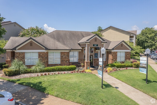 Resident Clubhouse & Leasing Office - Bridgewater at Town Center