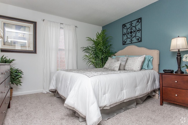 1 Br, Bedroom - Riveraine Apartments