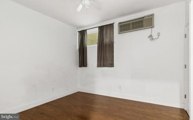 Photo - 2633-39-1639 Poplar St Unit LL1