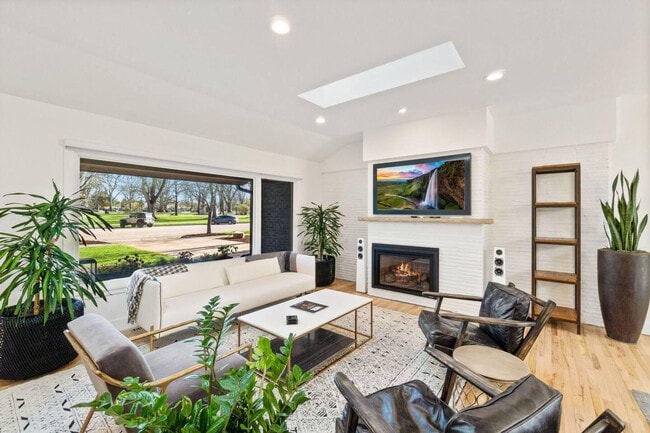 Building Photo - 1500 W Mulberry St Unit ID1013151P